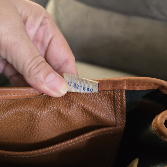 Classic Black and Tan Leather Bag - Picture 7 of 9